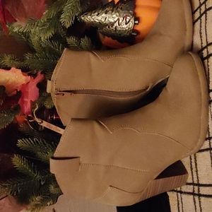 American Eagle Outfitters Suede Bootie
